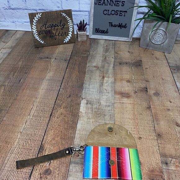 Leather serape wristlet upcycled - Picture 7 of 12
